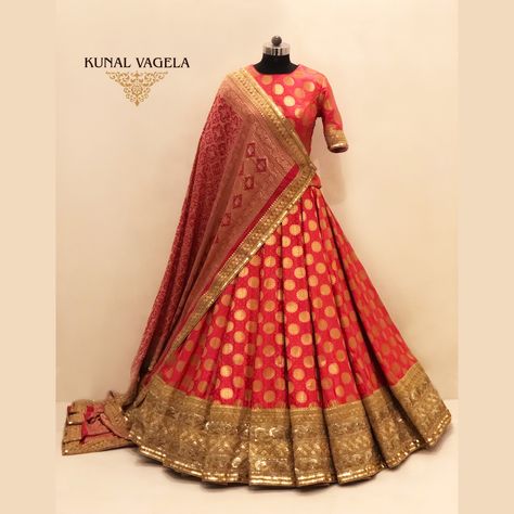 The Salmon Pink Banarasi Lehenga paired with Gharchola Handmade bandhani dupatta  #banarasilehenga #bridal #bandhanidupatta #gharchola #handcraftedinindia  #lehenga #chaniyacholi #banarasi #benarasi #weddinglehenga  #lehnga #rawsilk #handwork #handembroidery  #zardosi #kunalvagela Kunal Vagela Lehenga, Red Banarasi Lehenga, Pink Banarasi Lehenga, Outfits Recreation, Lehenga Ideas, Bridal Clothes, Heavy Lehenga, Bandhani Dupatta, Rajputi Dress