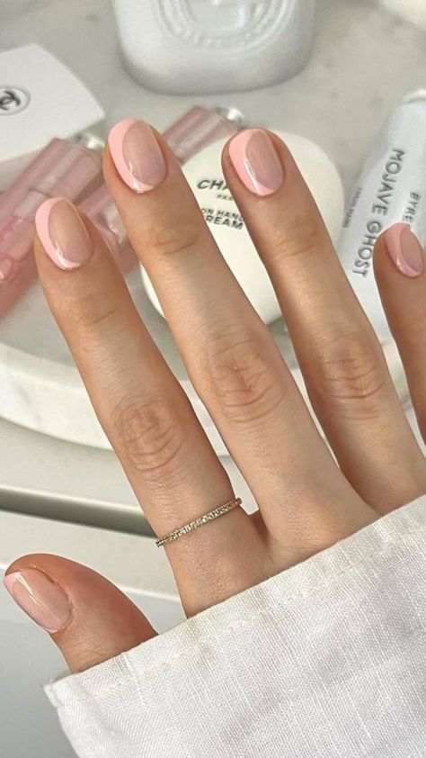 Looking for a chic manicure shade this January? Here's why the baby pink nail trend is the one to go for. Baby Pink Nail Art, Classy Manicure, Spirit Nails, Popular Nail Colors, Chrome Nail Polish, Chic Manicure, Pink Nail Colors, Colour Trend, Baby Pink Nails