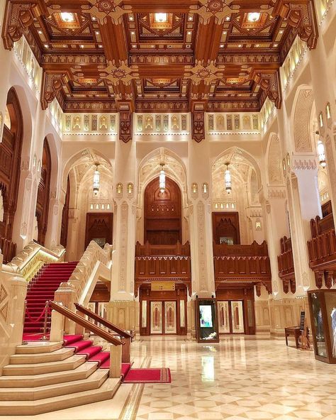 Oman Opera House, Royal House Design Interior, Middle Eastern Mansion, Arabian Mansion, Oman Architecture, Arabian House Design, Oman Luxury, Arabian Architecture, The Royal Opera House