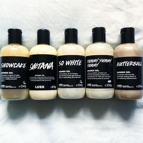 Daniel Tuffen on Instagram: “💛💛💛💛💛💛💛💛💛💛💛💛💛💛 Snowcake - almond scented, lovely thick gel, Sultana - not one of my favourites 🤷🏻‍♂️ So White - classic Lush Christmas…” Best Lush Products, Lush Christmas, Lush Products, Lush Cosmetics, Smell Goods, Perfume Scents, Bath And Body Care, Bath Products, Wish List