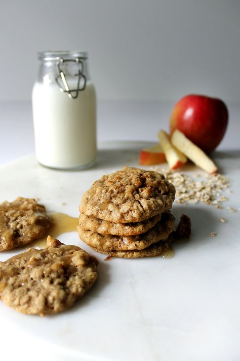 old fashioned oatmeal cookies with honeycrisp apple + brown butter frosting Old Fashioned Oatmeal Cookies, Apple Oatmeal Cookies, Honeycrisp Apple, Themed Recipes, Brown Butter Frosting, Brown Butter Cookies, Healthy Oatmeal Recipes, Apple Oatmeal, Apple Cookies