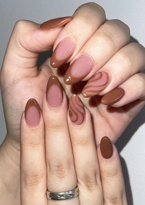 Caramel Brown Nails Acrylic, Coloured Glazed Nails, Brown Pink Nails Design, Brow Nail Designs, Gel Nails Ideas Brown, Caramel Nails Design, Coffee Inspired Nails, Caramel Brown Nails, Caramel Nails Color