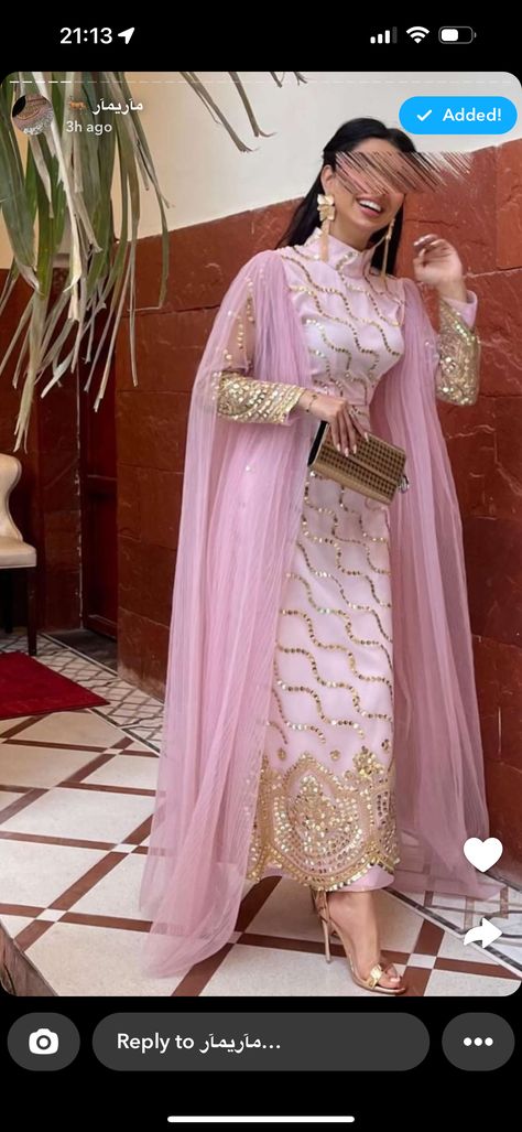 Arabic Gowns, Jalabia Styles, Crystal Wedding Dresses, Arabic Dress, Champagne Prom Dress, Classy Gowns, Velvet Dress Designs, Long Dress Design