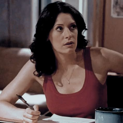 Emily Prentiss Red Tank Top, Emily Prentiss Aesthetic Wallpaper, Emily Prentiss Quotes, Emily Prentiss Icon, Funny Emily Prentiss, Emily Prentiss And Jj, Emily Prentiss, Aj Cook, Red Tank Top