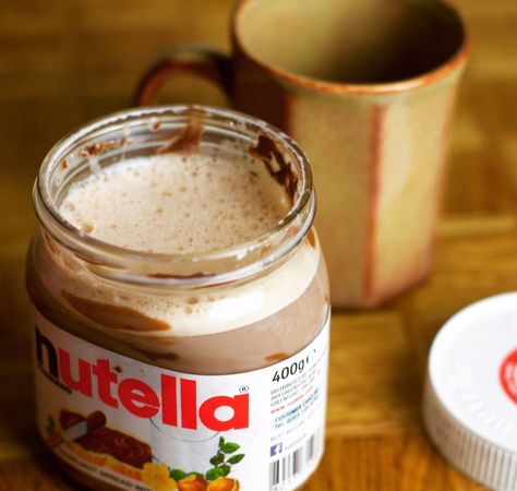 nutella hot chocolate Leftover Nutella Jar Recipes, Nutella Cold Coffee, Easy Nutella Recipes Microwave, Microwave Dessert Nutella, Nutella Chocolate Milk, Nutella Hot Cocoa, Nutella Drink, Nutella Gifts, Best Nutella Recipes