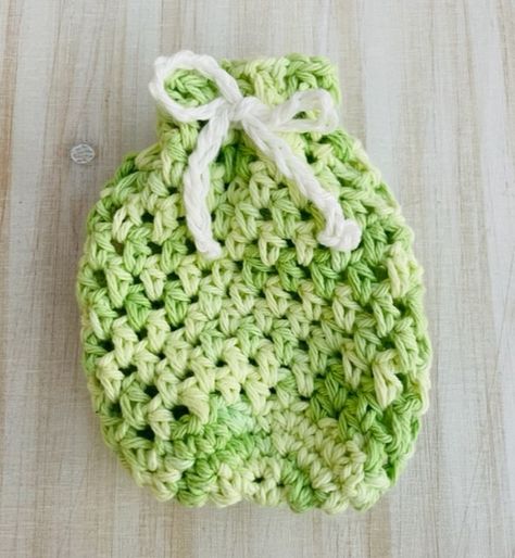 How to Crochet a Soap Saver – CrochetandCraftwithMe.Com Crochet Soap Bag Free Pattern, Crochet Soap Saver Pattern Free, Sugar And Cream Yarn, Crochet Coin Purse, Soap Saver, Cup Cozy, Soap Holder, Crochet Hook Sizes, Pony Beads