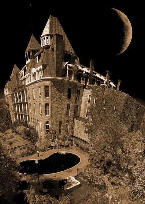 Crescent Hotel Eureka Springs, 1886 Crescent Hotel, Halloween Attractions, Haunted Hotels, Crescent Hotel, Eureka Springs Arkansas, Spooky Places, Haunted Hotel, Most Haunted Places