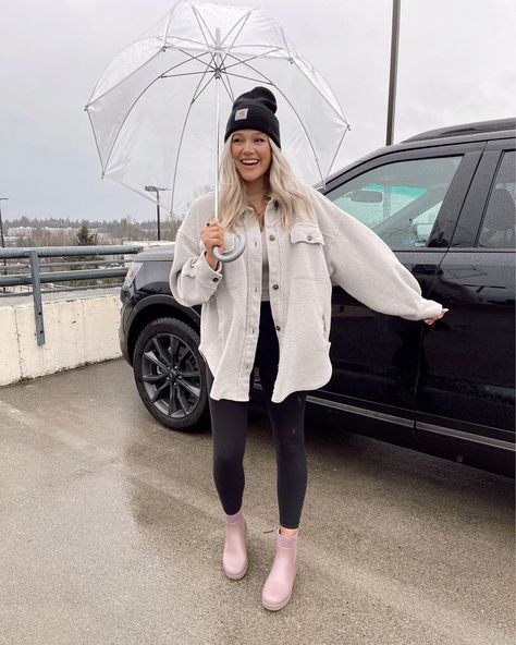 Rainy Spring Outfit, Raining Day Outfit, Rainy Weather Outfits, Rainy Outfit, Bre Sheppard, Rainy Day Outfit For Work, Weather Outfits, Rainy Day Outfit, Day Outfit