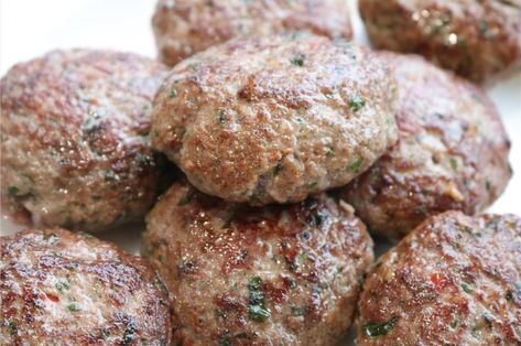 Kafta Recipe, Baked Meat, Zaatar Recipe, Potatoes And Tomatoes, Tomato Dishes, Lebanese Recipes, Oven Dishes, Chicken Meatballs, Canned Tomato Sauce