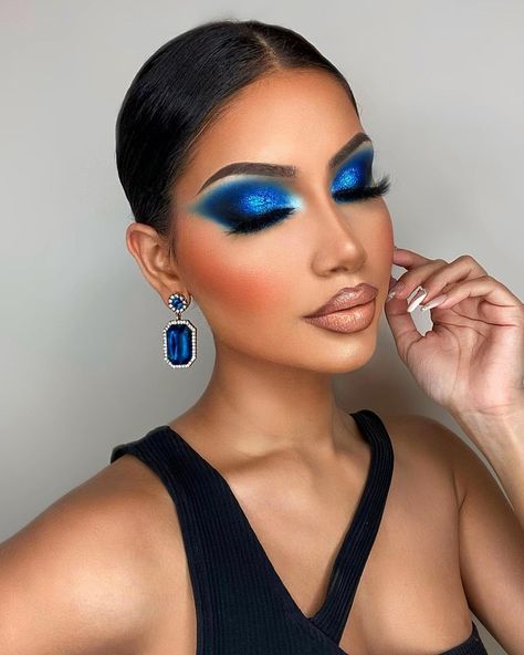 Blue Eyeshadow Makeup, Evening Eye Makeup, Blue Eyeshadow Looks, Juvia's Place, Makeup Is Life, Queen Makeup, Makeup Idea, Smoky Eyes, Makijaż Smokey Eye