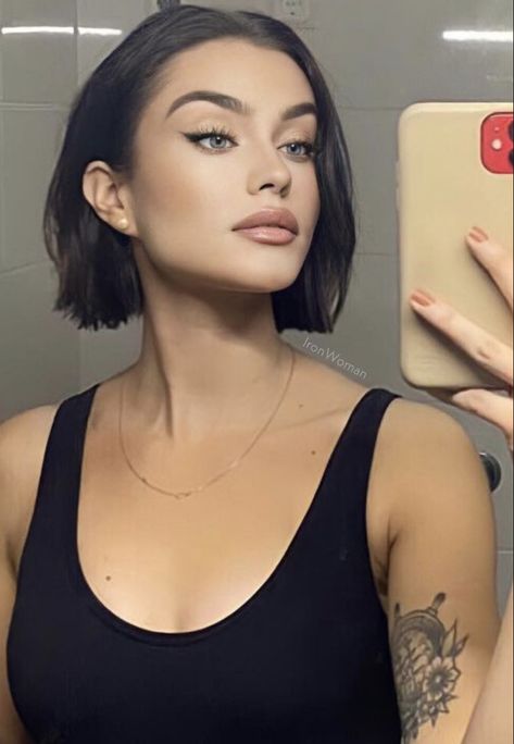 Straight Short Hair Color Ideas, Short Black Bob Hair, Dark Short Hair Blue Eyes, Dark Brown Chin Length Hair, Chin Length Dark Brown Hair, Short Middle Part Hair Women, Short Black Hair Pale Skin, Chin Length Black Hair, Short Hair With Dress