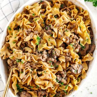 Easy Beef Stroganoff Casserole - Eat Yourself Skinny Stroganoff Casserole, Hamburger Stroganoff, Beef Stroganoff Easy, Ground Beef Stroganoff, Stroganoff Recipe, Dinner With Ground Beef, Beef Stew Recipe, Chow Mein, Beef Stroganoff