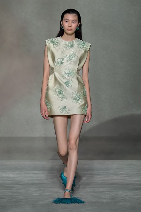 Spring 2023 Ready To Wear, 2023 Ready To Wear Collection, Color Trends Fashion, Contemporary Wardrobe, 2023 Ready To Wear, Print Trends, Spring 2023, Runway Collection, Fashion Show Collection