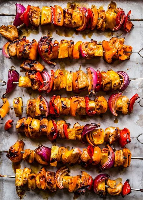 Tropical Bbq Party, Tropical Party Foods, Bbq Chicken Skewers, Tropical Dinner, Jelly Toast, Herbed Rice, Luau Party Food, Red Onion Recipes, Bbq Skewers