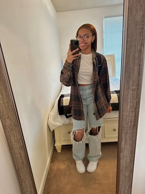 Baddie Jeans, Tomboyish Outfits, Teen Fashion Trends, Hype Clothing, Cute Outfits With Jeans, Earthy Outfits, Relaxed Outfit, Outfit Inspo Casual, Cute Lazy Day Outfits