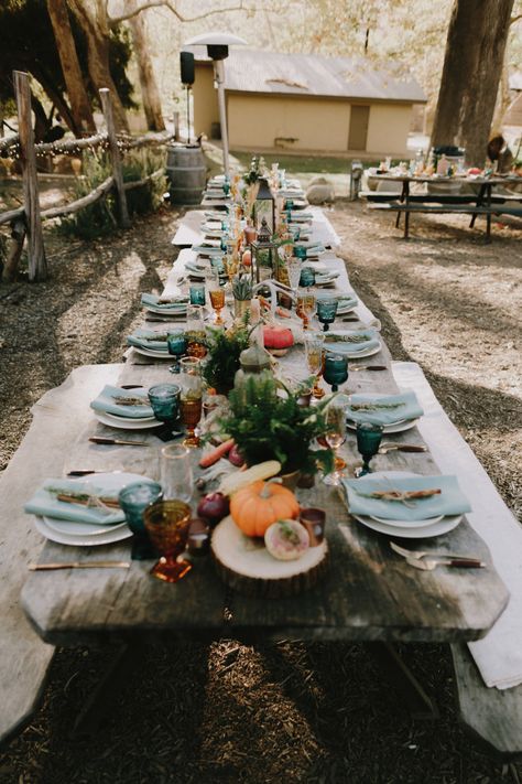 Rustic outdoor camping wedding decor: http://www.stylemepretty.com/2016/10/28/california-camp-wedding/ Photography: Nirav Patel - http://niravpatelphotography.com/ Camp Table, Camping Wedding, Long Tables, California Camping, Camp Wedding, Table Scape, Photography Decor, Rustic Outdoor, Fun Wedding Photography