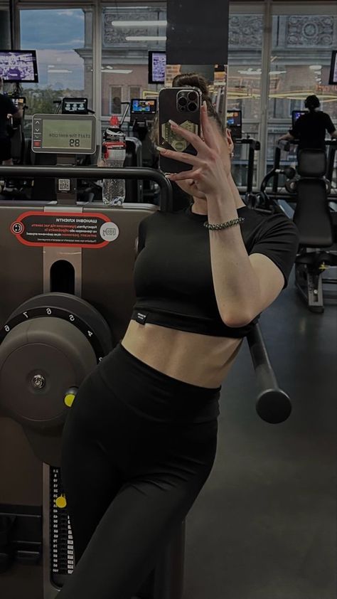 Girls Gym Snaps, Gym Snaps Girl, Gym Snap, Gym Pics, Modest Gym Outfit, Aesthetic Tips, The Best Aesthetic, Workout Pics, Best Aesthetic