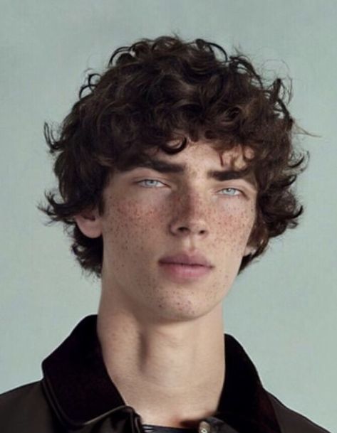 Greek God Hairstyles Men, Feminine Men Face, Greek Hairstyles Men, Male Freckles, Boy Curly Hairstyles, Teen Boy Aesthetic, Boyfriend Tumblr, Greek Makeup, Curly Hairstyles Long