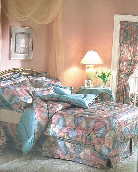 90s House Decor, 1980s Interior Design, 80s Bedroom Ideas, Pastel Interior Design, 1980s Interior, 1980s Decor, 90s Interior, 90s House, 90s Bedroom