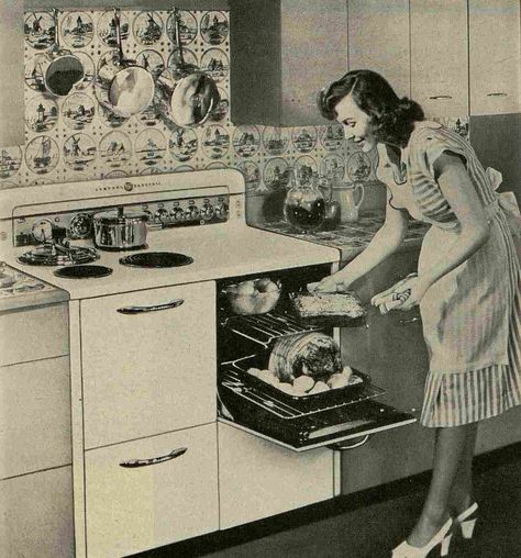 Home and Gardens Magazine Sept 1947 1950s Housewife Aesthetic, 1940s Housewife, 50s Housewife, 1940s Kitchen, Kitchen Printables, Better Homes And Gardens Magazine, Vogue Photography, Jungle Life, Vintage Housewife