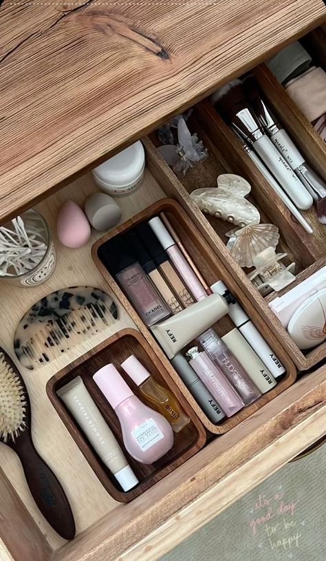 Rangement Makeup, Uni Room, Room Makeover Inspiration, Room Inspiration Bedroom, Bedroom Inspo, Just Girly Things, Room Organization, New Room, Dream Room