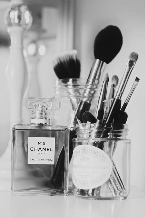 pinterest: @jaidyngrace Chanel Black and white iPhone wallpaper Black And White Wallpaper Iphone, Makeup Wallpapers, Chanel Black And White, Black And White Photo Wall, Beauty Pics, Black And White Picture Wall, Gray Aesthetic, Fashion Wallpaper, Picture Collage Wall