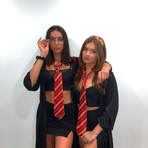 College Halloween Costume Ideas, Badass Halloween Costumes, College Halloween Costume, Costumes For Teenage Girl, College Halloween Costumes, Cute Group Halloween Costumes, Halloween Costumes For Teens Girls, Best Friend Halloween Costumes, Trio Halloween Costumes