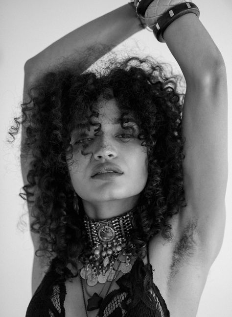 Poses For Selfies, Indya Moore, Chica Punk, Biracial Hair, Photographie Portrait Inspiration, Beauty Standards, Jolie Photo, Beauty Body, Beauty Hair