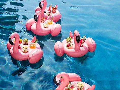 Check out these summer 2018 drink floats that will be the life of the party! These inflatable cup holders are the 2018 pool floats you need right now. Pool Party Drinks, Flamingo Cup, Flamingo Drink, Pool Party Themes, Flamingo Pool, Pool Floaties, Pool Party Decorations, Water Party, Pool Floats