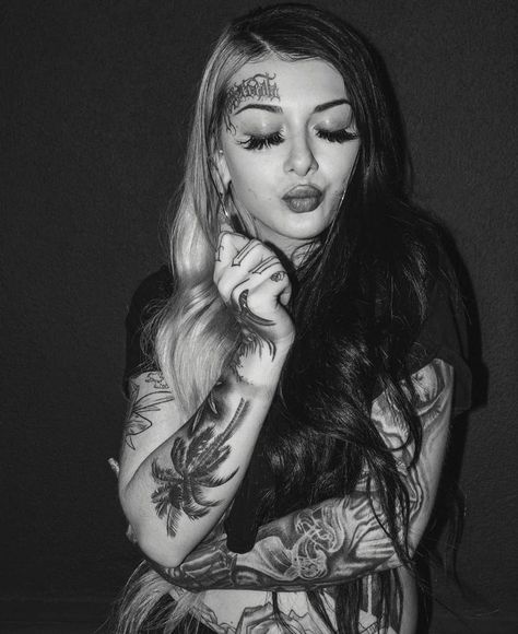 🖤🖤🖤🖤black xoxo gang boom ladyxo #ladyxo #tattoosleeve #la #newyorkcityfeelings #dop #ywnf #mtvunplugged @vh1 @dopemusicvideosinsta #a… Lady Xo, Xo Wallpaper, Xo Tattoo, Gangster Clown, Surreal Tattoo, Playing Cards Art, Mtv Unplugged, The Lady, Couple Aesthetic