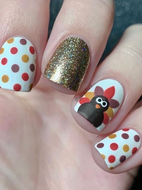 Easy Thanksgiving Nail Art Simple, Nail Art Thanksgiving Autumn, Cute Turkey Nail Designs, Turkey French Tip Nails, Nov Nails Ideas, Thanksgiving Fall Nail Designs, Thanksgiving Acrylic Nails Ideas, Cute Thanksgiving Nails Short, Thanksgiving Colored Nails