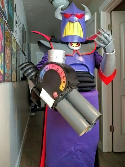 Zorg Toy Story cosplay Zurg Costume, Zurg Toy Story, Toy Story Cosplay, Disfraz Toy Story, Toy Story Halloween, Mad Tea Parties, Movie Halloween Costumes, Toy Story Costumes, Maleficent Costume