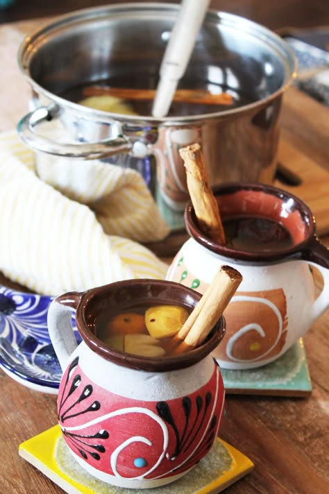 Mexican Punch served in two colorful mugs. Ponche Recipe, Protein Desserts Healthy, Christmas Day Lunch, Lemons Recipes, Jar Of Lemons, Quick Breakfasts, Traditional Mexican Food, Cozy Drinks, Prep Meals