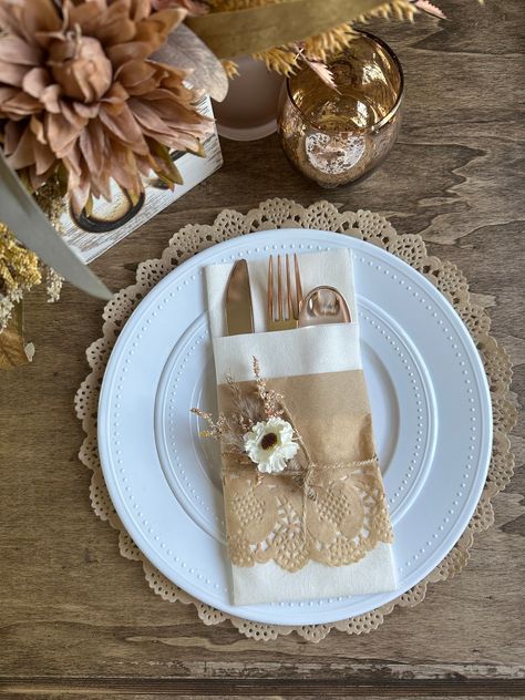 This table place setting kit will be perfect for your wedding or special event and includes: one brown paper doily, one large 10.5 inch white premium plastic plate, one small 7.5 inch white premium plastic plate, one premium paper linen napkin wrapped in a lace doily with twine and one floral accent.  I am happy to also collaborate with you if you would like a custom floral accent to match the color preference of your occasion.  I am able to do orders greater than 100, please message me to deter Plastic Tableware Wedding Table Settings, Burlap Charger Plates, Neutral Wedding Plate Setting, Wedding Table With Napkins Only, Paper Napkins Wedding Place Settings, Plate And Napkin Setting, Plastic Place Settings Wedding, Rehersal Dinner Napkins, Bridal Shower Plates Place Settings