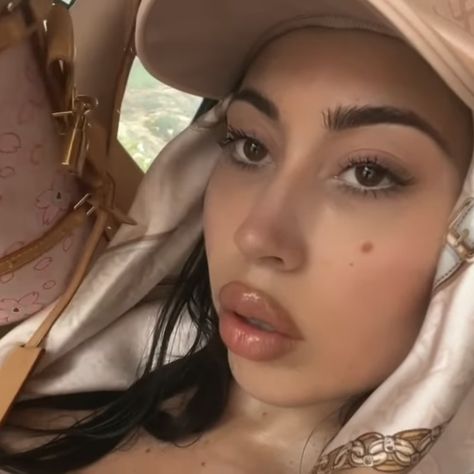 Kali Uchis Selfie, Kali Uchis No Makeup, Kali Uchis Without Makeup, Kali Uchis Cute Pics, Kali Uchis Blonde Hair, Kai Uchis, Kali Uchis Face, Kali Uchis Hairstyles, Kali Uchis Funny