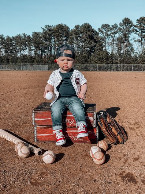 Baseball Mini Session, Baseball Themed Photo Shoot, Baseball Birthday Photo Shoot, Baseball Birthday Pictures, Rookie Of The Year First Birthday Pictures, Rookie Of The Year First Birthday Outfit, Baseball Themed First Birthday Pictures, First Birthday Baseball Theme Pictures, Nine Months In Nine Months Out Photo