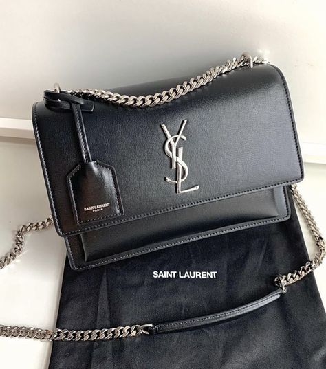 Saint Laurent Sunset Bag 🖤🖤🖤 Ysl Bag Outfit, Sac Yves Saint Laurent, Ysl Handbags, Bag Obsession, Yves Saint Laurent Bags, Bat Wing, Lifestyle Trends, Clothing Inspiration, Clothes Women