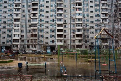 An apartment building in Dmitrov, Russia near School #7. Russia Apartment Building, Russia Buildings, European Apartment, Cheap Apartments, Low Income Apartments, Military Training, Training School, Low Income, Eastern European