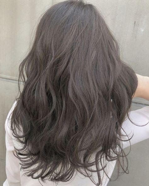 Olive Hair Colour, Blue Tips Hair, Beige Hair Color, Ashy Hair, Olive Hair, Latihan Dada, Beige Hair, Ash Hair, Brown Hair Looks