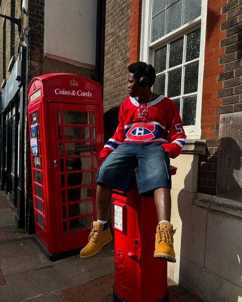 Hanging around📍 Jorts Outfit, Timberland Boots Outfit, Timberland Outfits, Ootd Outfits, Jersey Outfit, Spring Outfits, Outfit Of The Day, Ootd, Street Style