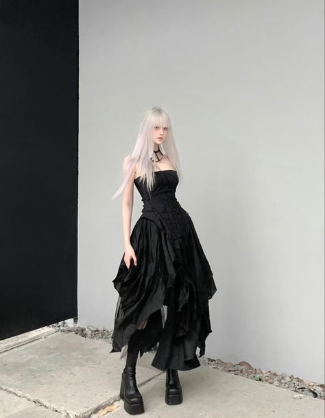 Acubi Dress, Become A Fashion Designer, Black Dresses Classy, Batik Fashion, Layered Fashion, Dinner Dress, Wedding Dress Inspiration, Edgy Outfits, Casual Street Style