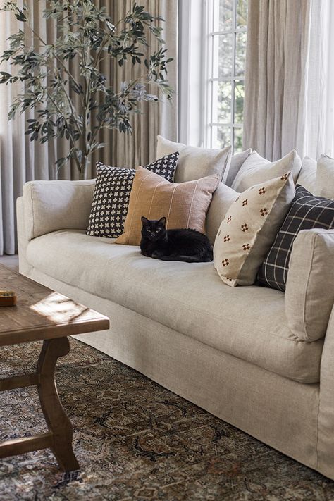 Heights House, Jenna Sue Design, Winter Living Room, Linen Couch, Jenna Sue, Living Room Wall Decor, Sofa Styling, Living Room Decoration, Best Sofa