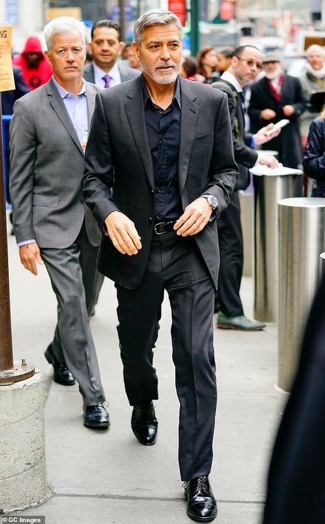 George Clooney Outfits, George Clooney Suit, George Clooney 90s, George Clooney Style, Hit By A Car, Men With Grey Hair, Taylor Kinney, Mens Fashion Blazer, Patrick Dempsey