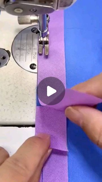 Sewing Idea 💡 on Instagram: "@lifeprettyhacks Very useful trick😃 ( ❗ Important: Contact the owner first to use this photo​​​​​​​​ ⚠️ All rights® are reserved & belong to the photo owners. ​​​​​​​​) ____________  ✔️ DoubleTap & Tag Your Friends Below 🔔 Turn Post Notification On 👉 Follow our to see Pictures/Videos every day . . Thank you ! 🤗 #sewing #sewingproject #sewinglove #sewingpattern #sewingpatterns #sewingmachine #sewingprojects #sewingfun #sewingaddict #sewingwithlove #sewingclass #sewingstudio #sew #sewsewsew #sewist #sewcute #sewcialist #sewer #sewersgonnasew #sewersofinstagram" How To Sew A Scant 1/4 Inch Seam, Sewing Crafts Tutorials, Fabric Inspiration, Sewing Class, Sewing Studio, Sewing Projects For Beginners, Sewing For Beginners, Sewing Techniques, Sewing Machine