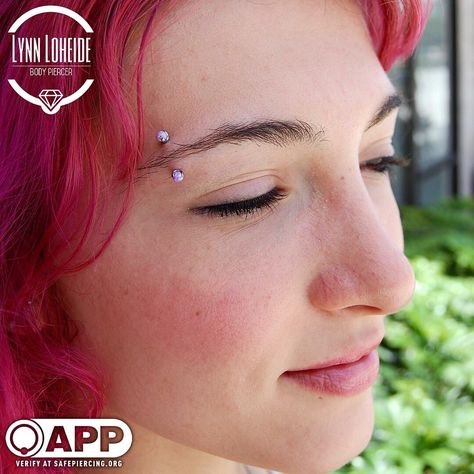 Opal Eyebrow Piercing, Eyebrow Jewelry Piercings, Eyebrow Piercings, Eyebrow Jewelry, Eyebrow Piercing, Unique Faces, Body Piercings, Easy Hairstyles For Long Hair, Body Modifications