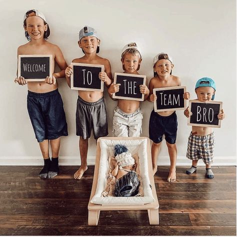 Announcement Photo Ideas, Unique Baby Announcement, Cute Family Pictures, Birth Announcement Photos, Welcome To The Team, Baby Announcement Photos, Baby #5, Foto Baby, Baby Arrival