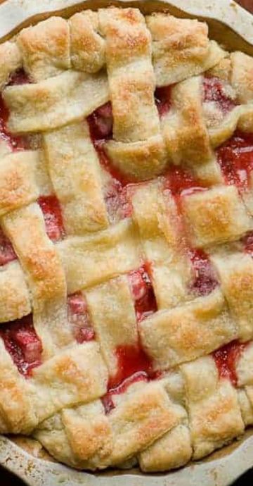 Kentucky Foods, Cherry Rhubarb Crisp, Rustic Tarts, Easy Strawberry Rhubarb Pie, Rhubarb Strawberry Pie, Fried Green Tomatoes Recipe Easy, Rhubarb Pie Filling, Puddings Dessert, Best Ever Apple Pie