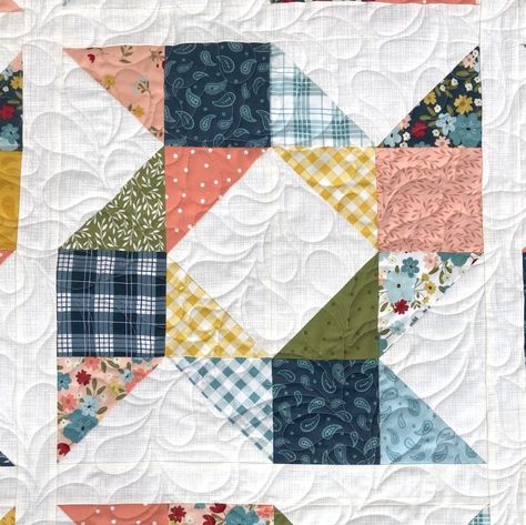 Quilt Patterns Triangle, Scrap Quilts Using Half Square Triangles, Charm Pack Quilt Patterns Free Easy, Sashed Quilts, Hst Quilt Patterns, Bohemian Style Quilts, Quilting Pillows, Scraps Quilt, Baseball Quilt