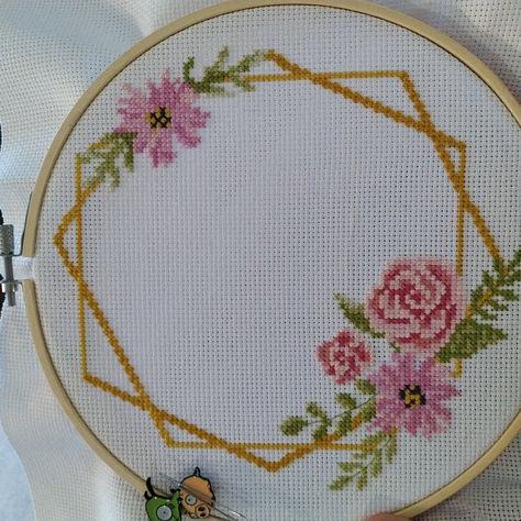 Floral Wreath Cross Stitch, Wreath Cross Stitch Pattern, Wreath Cross Stitch, Wreath Cross, Embroidery Summer, Rose Cross Stitch Pattern, Cross Stitch Modern, Flower Cross Stitch, Cross Stitch Border Pattern