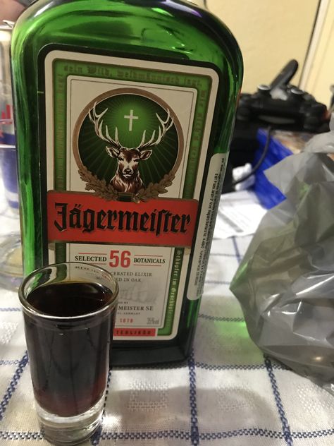 #jagermeister #licor Jagermeister Aesthetic, Jagermeister Drinks, Drinks Snap, Bangla Funny Photo, Cars Jdm, Pretty Alcoholic Drinks, Chill Mood, Alcholic Drinks, Impress Quotes